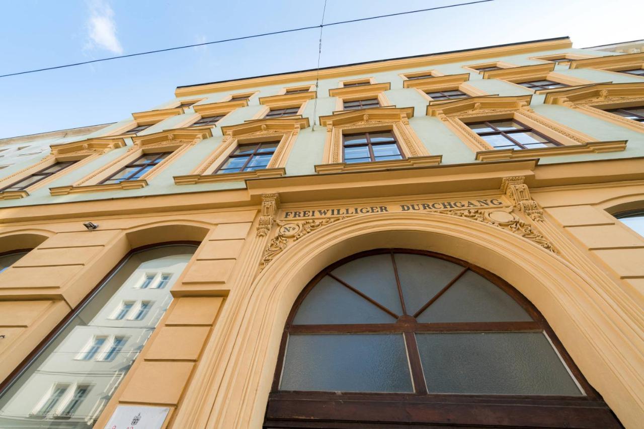 Vienna Residence, Volkstheater - Parliament Exterior foto
